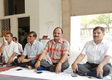 ग्रामोदय विश्वविद्यालय में शिक्षकों ने प्रार्थना सभा की 